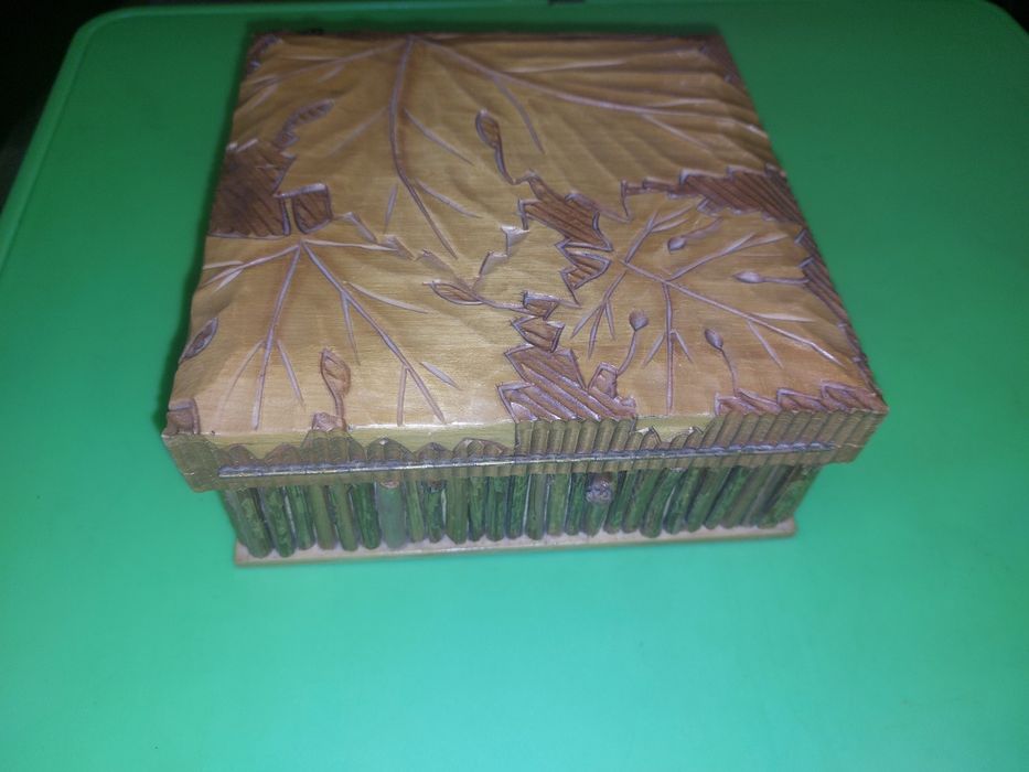 Шкатулка деревянная.