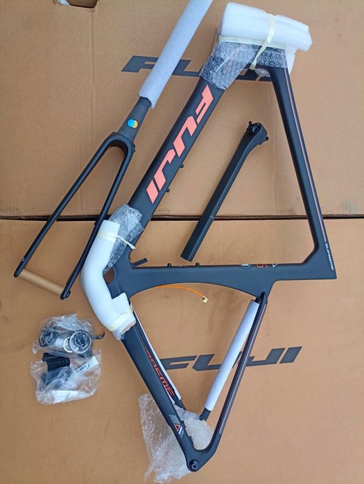 Nowa Rama Fuji Supreme Karbon Sztywne osie + widelec sztyca Frame set