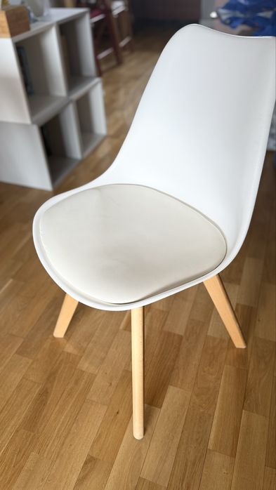 Komplet 4 krzesel  za 200 zl odbior osobisty