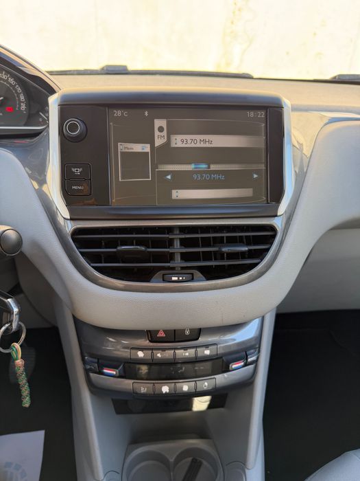Peugeot 208 1.2vti