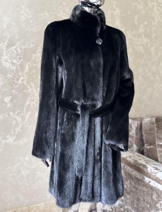 Продам норкову шубу в ідеальному стані.