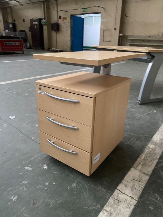 Pomocniki pod biurkowe ,kontenerki, przy biurkowe