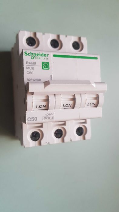 Автоматичний вимикач Schneider Electric R9F12350 RESI9 6кА 3P 50A C