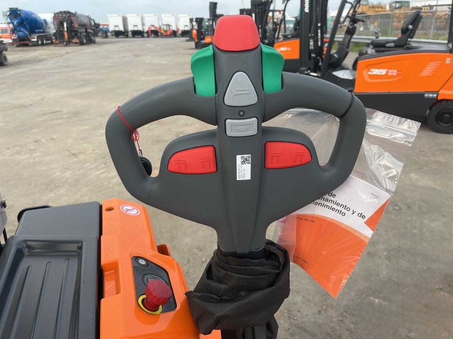 Електроштабелер 1,6 т DOOSAN BSL16N електричний
