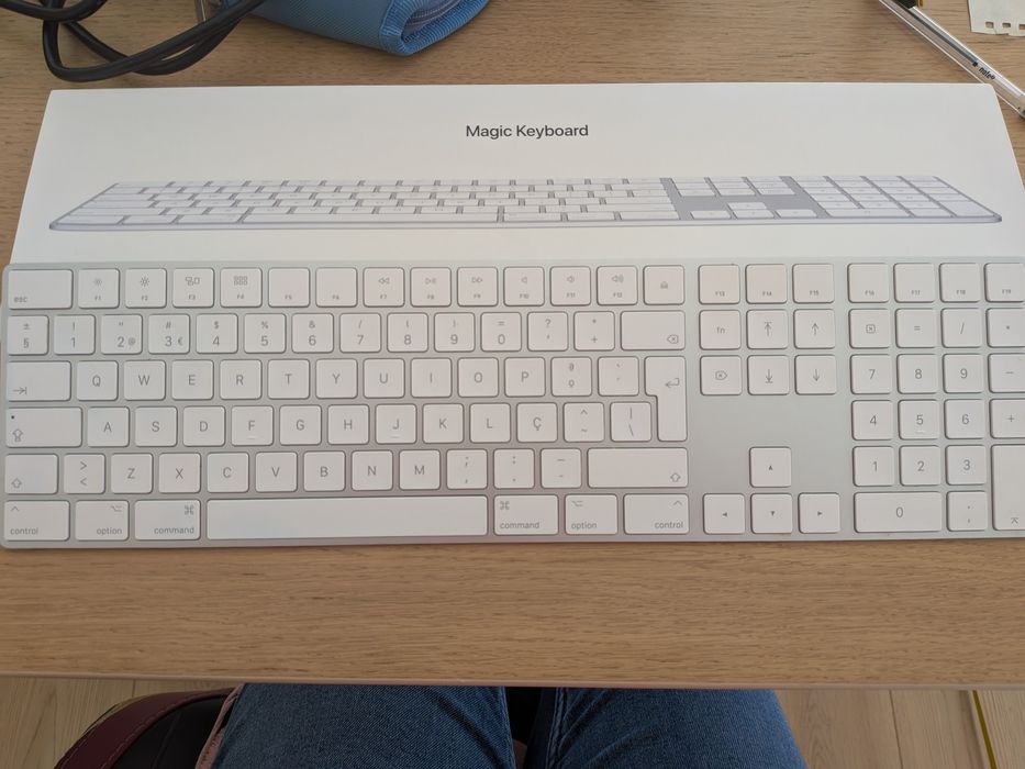 Magic keyboard with numeric keypad