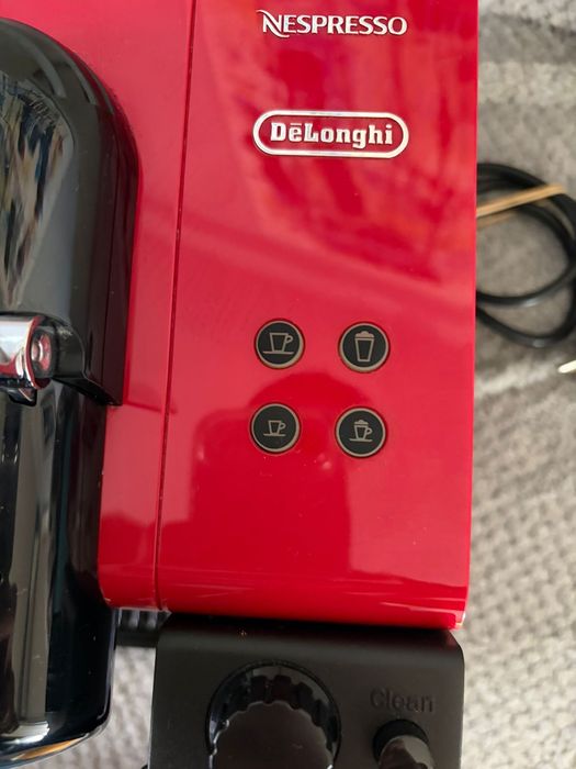 Maquina Delonghi Nespresso Latissima + Passion Red