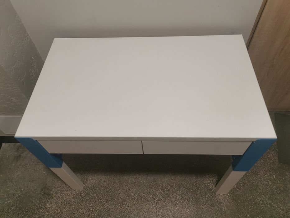 Biurko Ikea rosnące pahl z szufladami