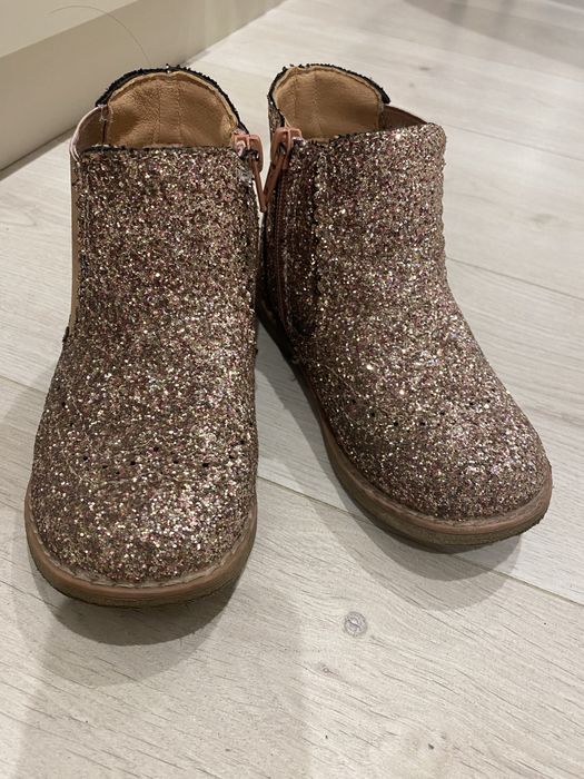 Яскраві напівчоботи чоботи