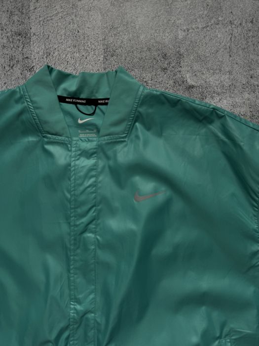 Куртка жіноча Nike Swoosh Run WomenS Running Jacket