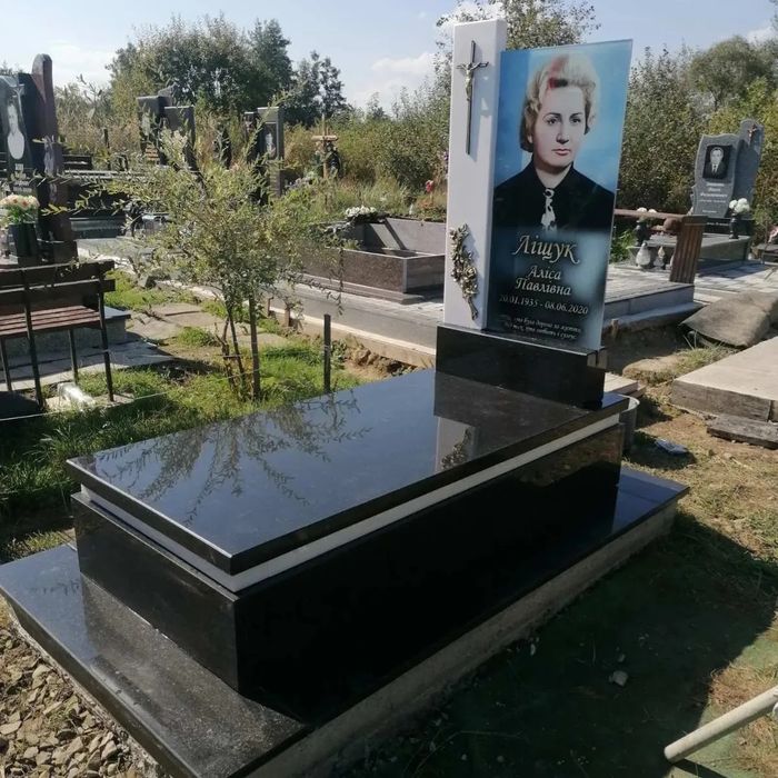 Пам'ятники з Скла Салон-Магазин Граніт