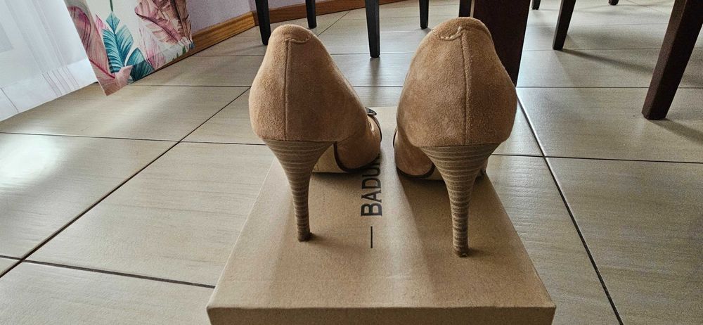 Beżowe eleganckie szpilki Badura rozm. 36