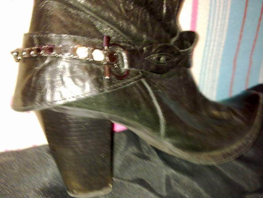 Botas Pretas em Pele - Tipo Texanas - Bicudas - NOVAS - Seaside