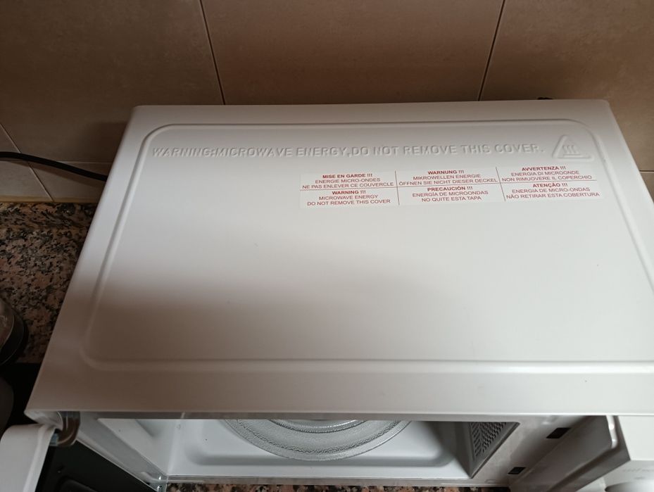 micro-ondas com poucos uso