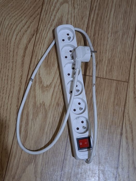 Przedłużacz elektryczny 1.5 m.