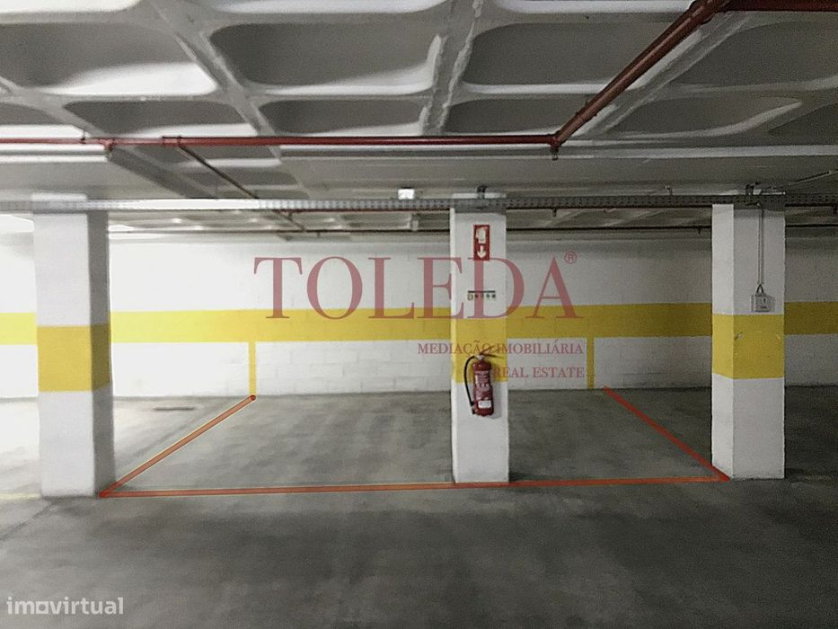 Parqueamento com 26m2 próximo do Aeroporto