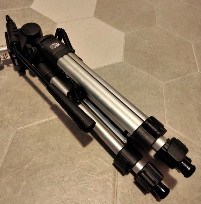 STATYW fotograficzny. Mocna konstrukcja.