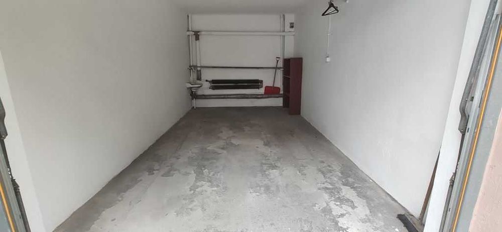 Garaż / magaztn ul. Lisa Kuli koło galerii Grafica , prąd