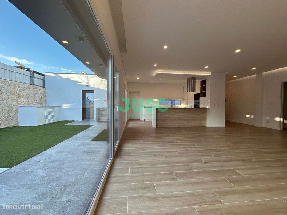 Moradia T3 nos Redondos - Fernão Ferro