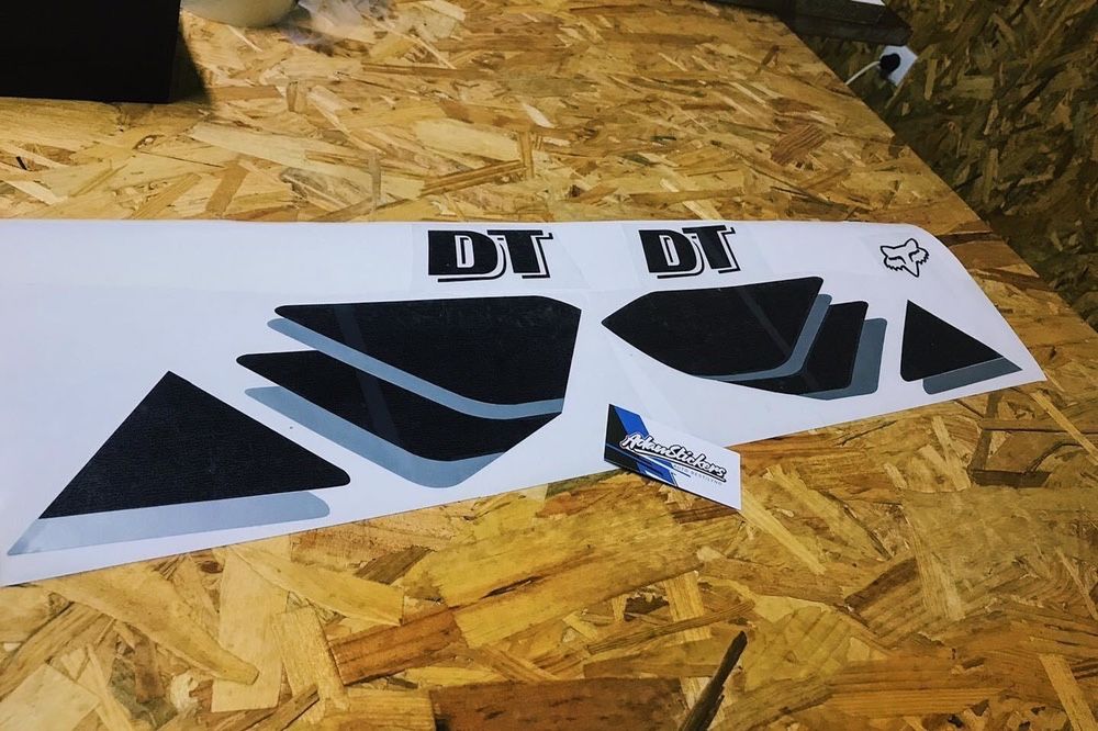 Autocolantes depósito Yamaha DT LC 50 | by Adamstickers
