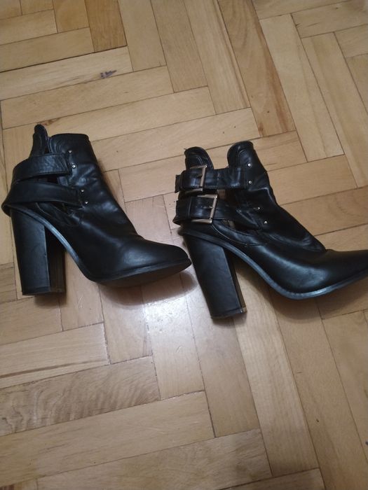 Buty krótkie czarne 37 Atmosphere