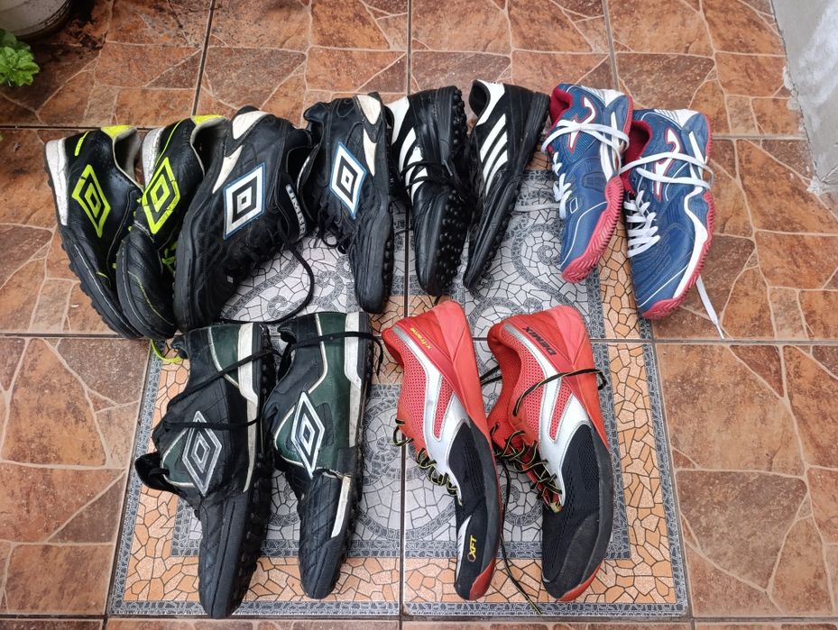 Adidas 42-43 р. Чоловічі футбольні кросівки, сороконіжки.