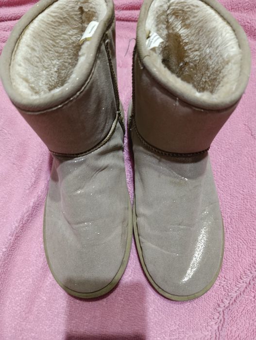 Женские сапоги угги.