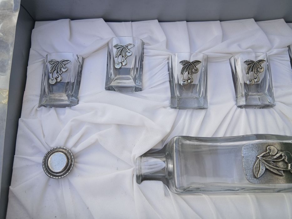4 conjuntos (28 peças no total) antigos Ardeco 95% estanho garrafas copos ga