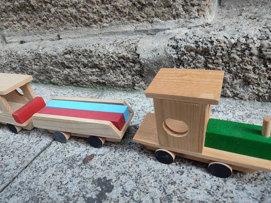 Brinquedos de madeira64862729804803124