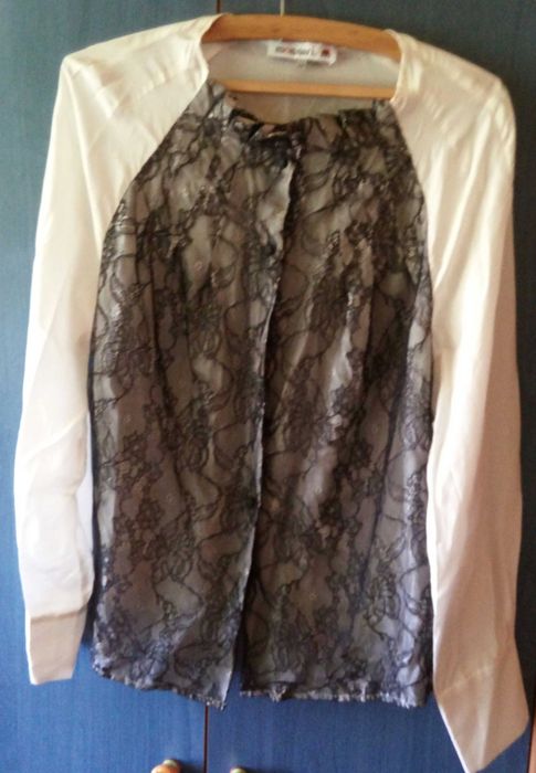 Bluzka Monnari 44 jedwabna  z czarną koronką z przodu