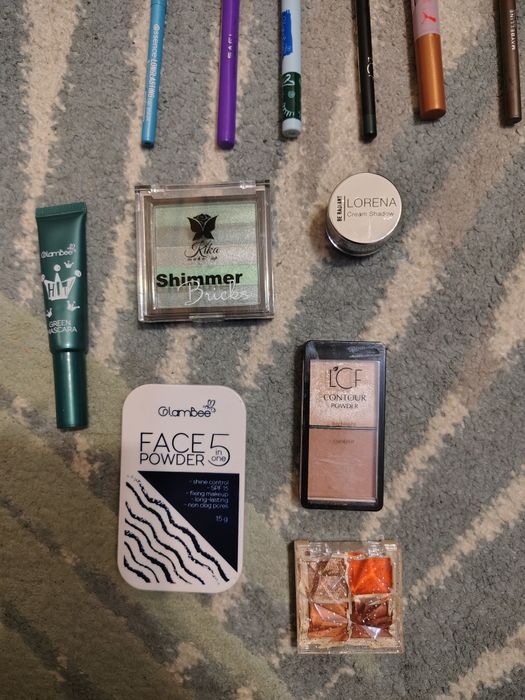 Лот декоративної косметики