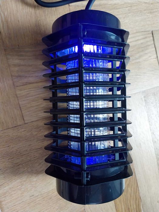 Sprzedam lampy owadobójcze - 2  sztuki.