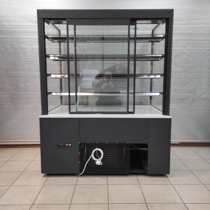 Кондитерська вітрина KUM eclair 1.5м