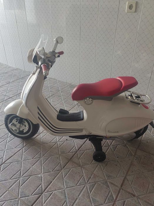 Moto eléctrica de criança