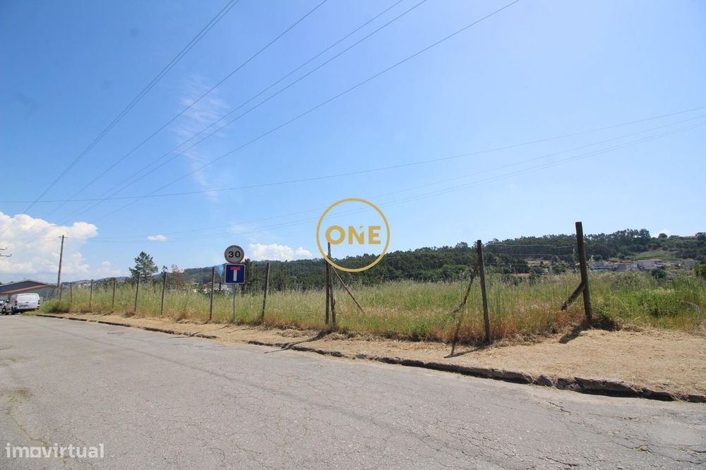 Lote de terreno de construção com 700m2 de área em Bairro para venda