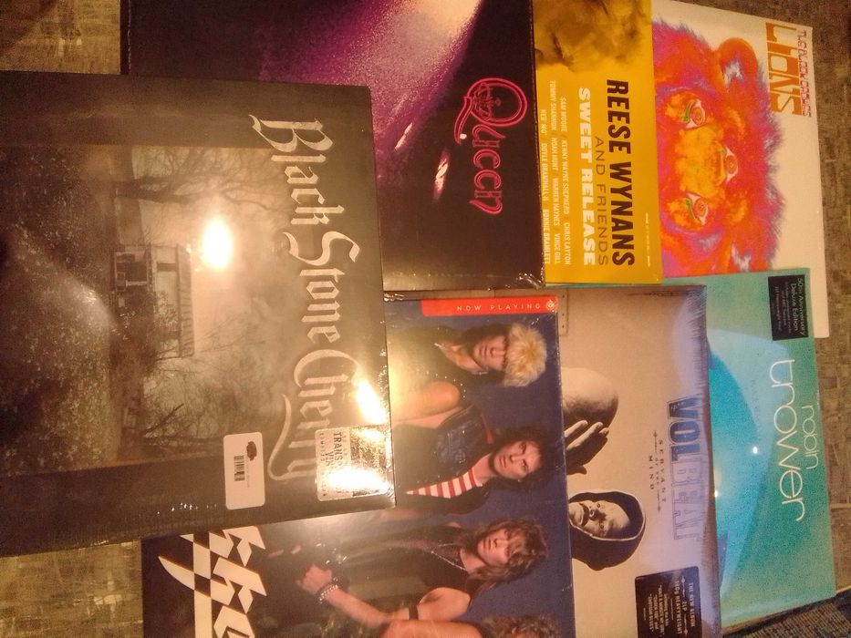 Продам  новые популярные роковые пластинки