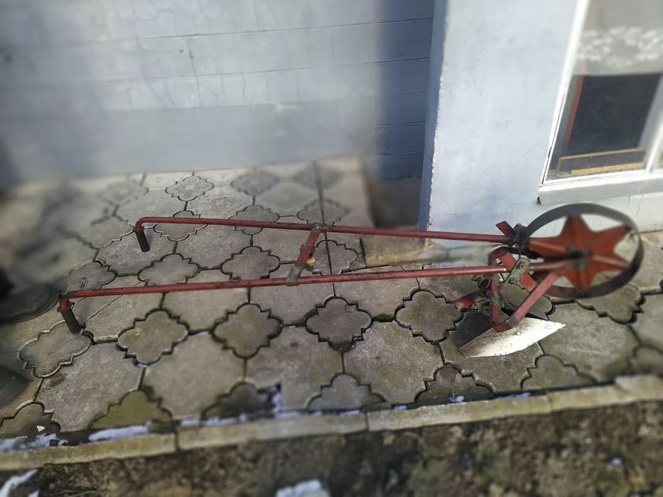 Плужок для підгортання картоплі.