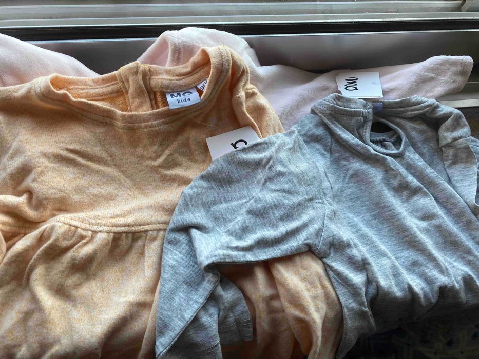 Roupa de Bebé (+9 meses) Tem peças novas.