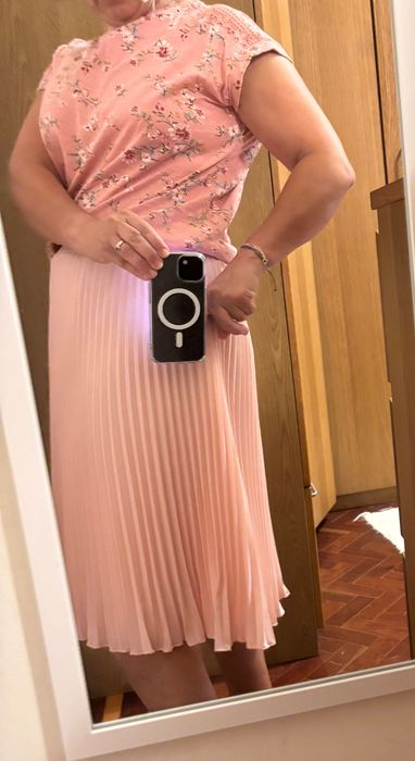 Vendo conjunto de roupa para mulher moderna saia plissada