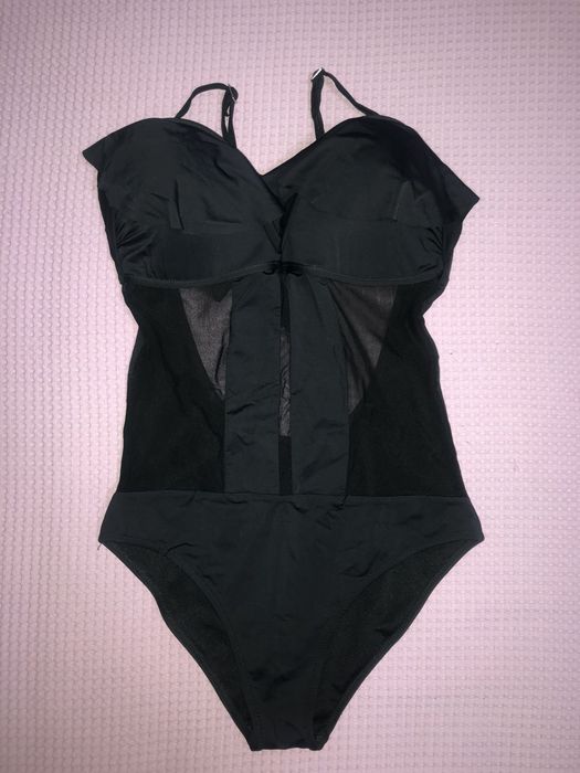 Сдельный черный  купальник р50-52