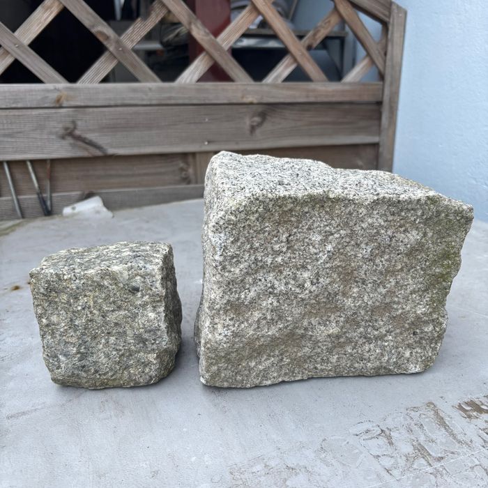 Kostka granitowa duża i mała
