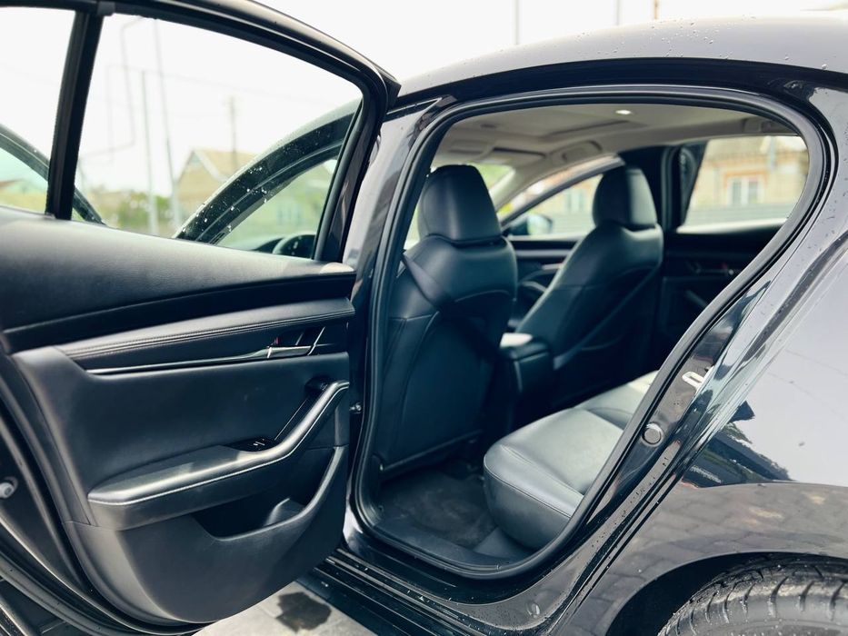 Автомобіль Mazda 3 bp 2024