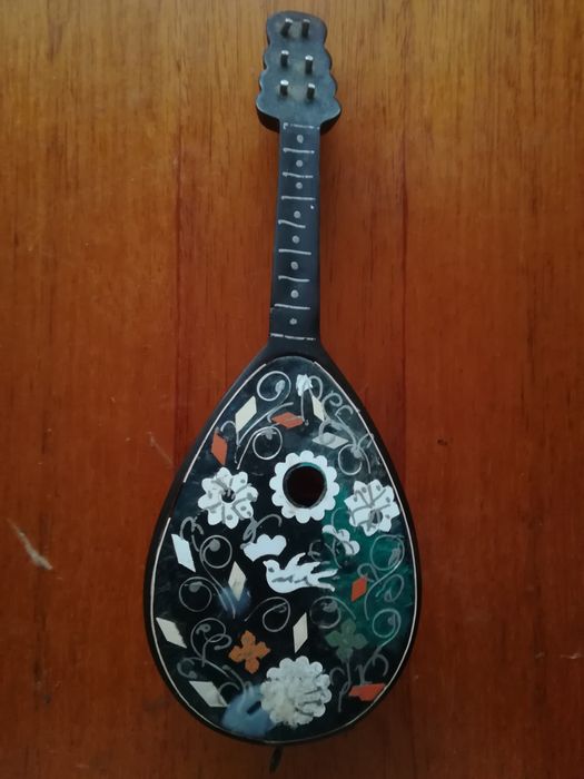 Продам терміново антикварну  мандолину