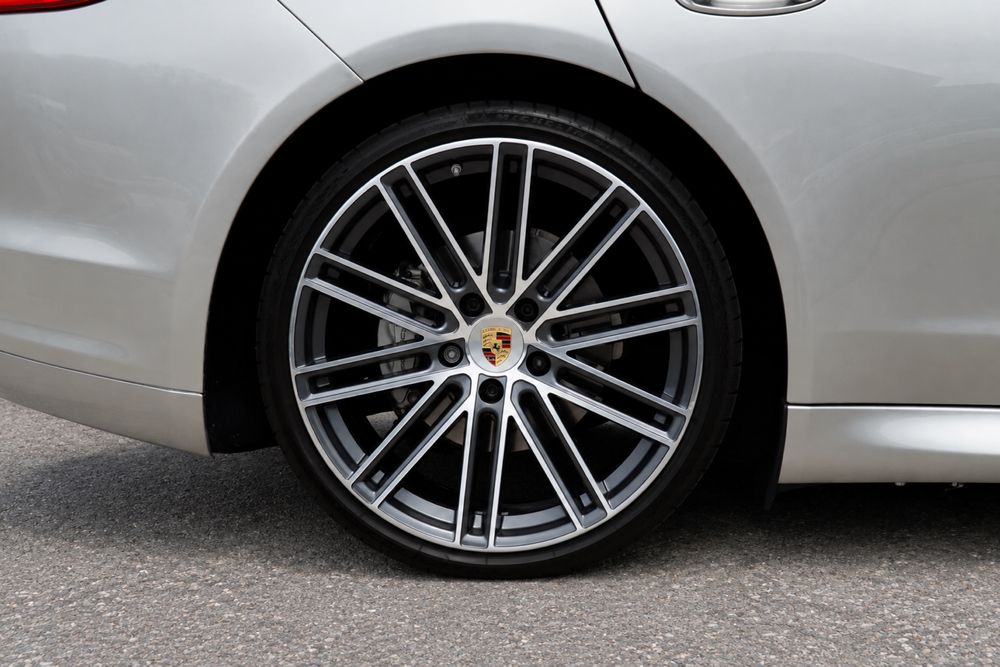 Porsche Panamera S  4.8 V8