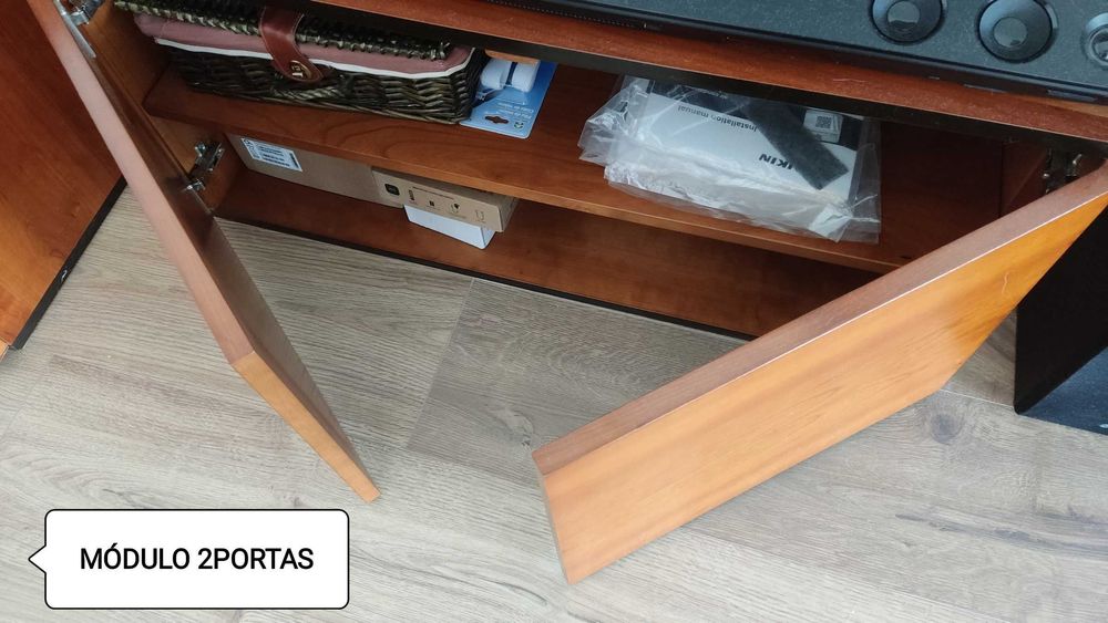 Móvel TV - 3 módulos com garrafeira