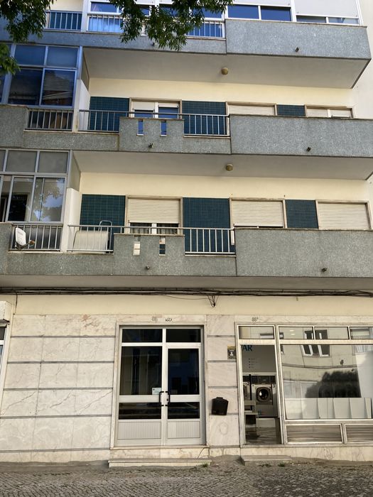 Lugar de garagem na  Rua dos arneiros (benfica)