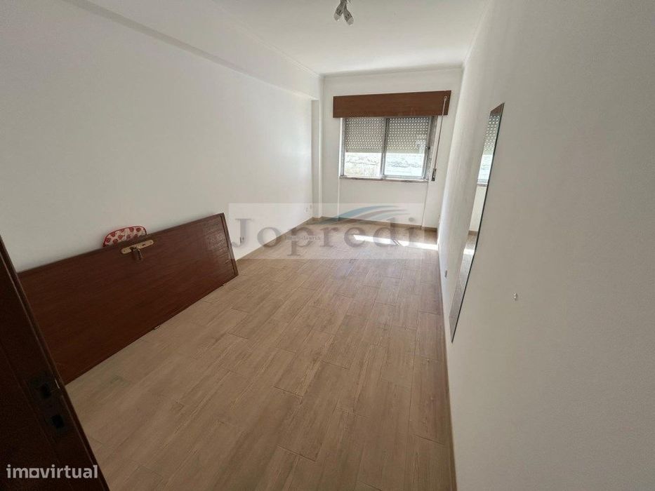 Apartamento T3 resultado da união de 2 apartamento
