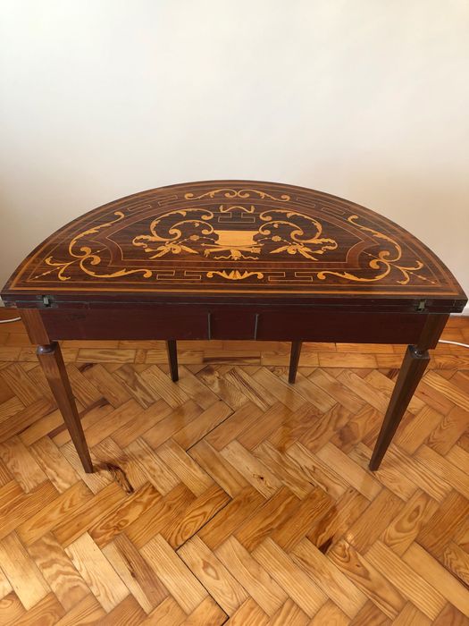 Mesa de jogo antiga estilo Dona Maria