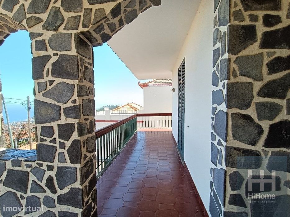 Moradia T4 +2 com terreno e garagem no Funchal