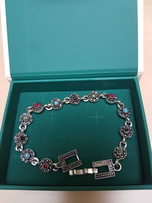 Bransoletka metaloplastyka z cyrkoniami.