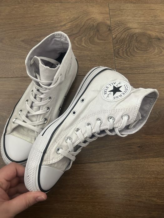 Błyszczące trampki za kostke Converse 37,5